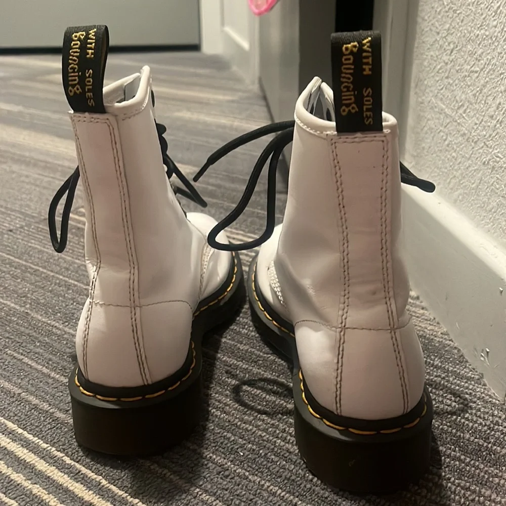 WHITE DR MARTENS BOOTS SIZE 6 - Picture 3 of 6